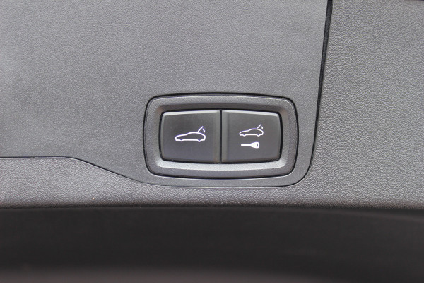 Porsche Taycan Sport Turismo 93 kWh / SoH 93,3% / Panoramadak / Camera / Bose / 20'' / Luchtvering / Leder / Warmtepomp / Dodehoek / Stoelverwarming / DAB / Cruise Control