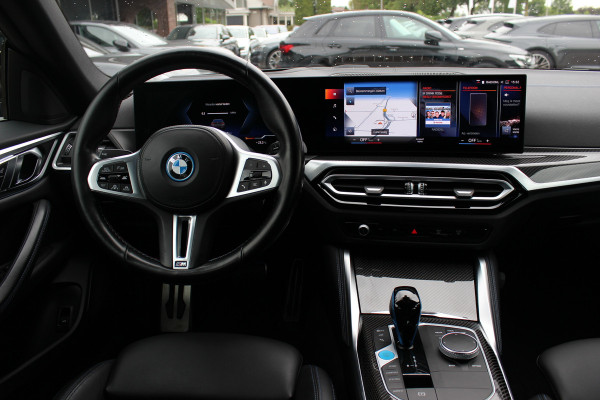 BMW i4 M50 High Executive 84 kWh / 360Camera / Head-up / Leder / Harman Kardon / Carbon intr.+extr. / 19'' / CarPlay / Stoelverwarming / Dodehoek / DAB / Cruise Control Adaptief