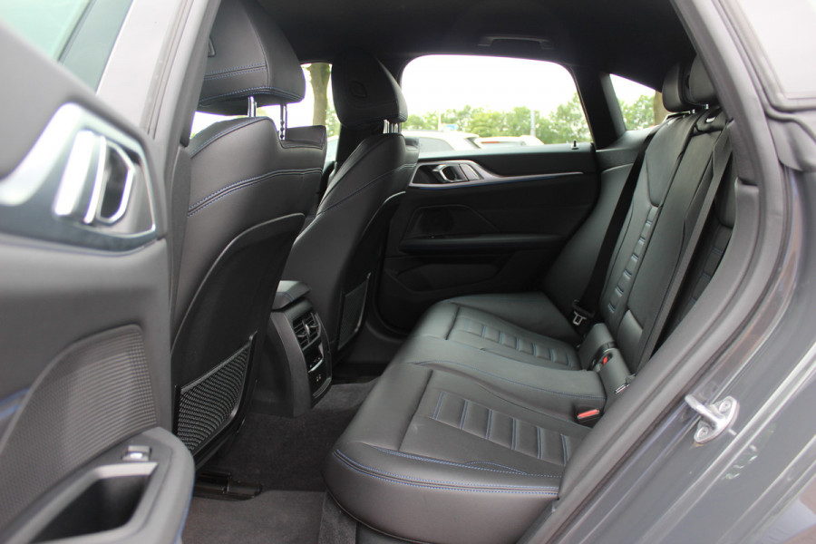 BMW i4 M50 High Executive 84 kWh / 360Camera / Head-up / Leder / Harman Kardon / Carbon intr.+extr. / 19'' / CarPlay / Stoelverwarming / Dodehoek / DAB / Cruise Control Adaptief