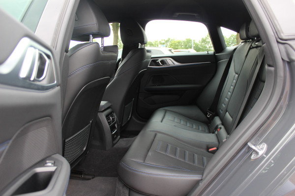 BMW i4 M50 High Executive 84 kWh / 360Camera / Head-up / Leder / Harman Kardon / Carbon intr.+extr. / 19'' / CarPlay / Stoelverwarming / Dodehoek / DAB / Cruise Control Adaptief