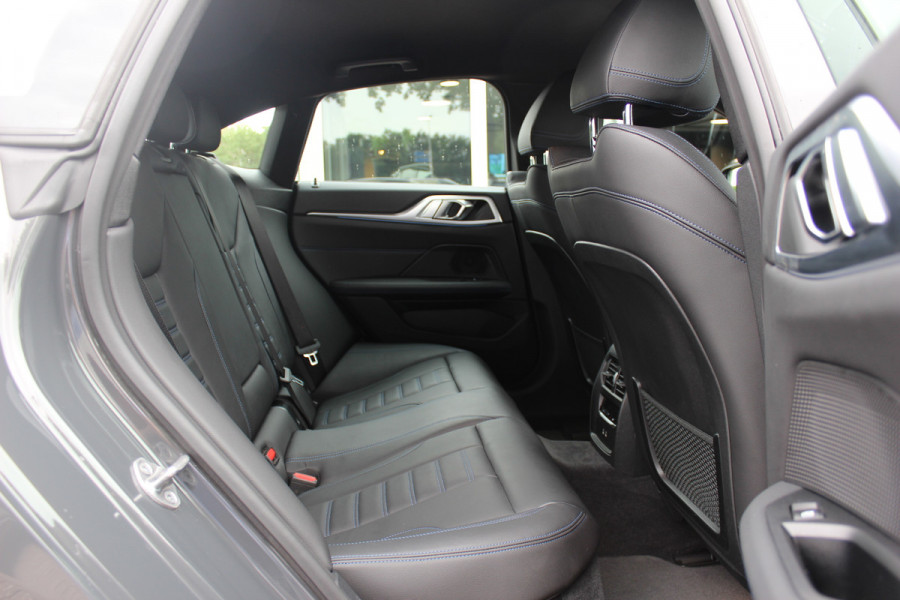 BMW i4 M50 High Executive 84 kWh / 360Camera / Head-up / Leder / Harman Kardon / Carbon intr.+extr. / 19'' / CarPlay / Stoelverwarming / Dodehoek / DAB / Cruise Control Adaptief