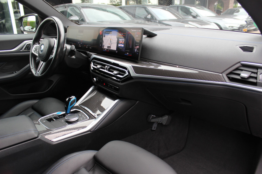 BMW i4 M50 High Executive 84 kWh / 360Camera / Head-up / Leder / Harman Kardon / Carbon intr.+extr. / 19'' / CarPlay / Stoelverwarming / Dodehoek / DAB / Cruise Control Adaptief