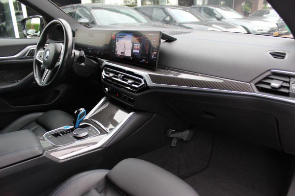 BMW i4 M50 High Executive 84 kWh / 360Camera / Head-up / Leder / Harman Kardon / Carbon intr.+extr. / 19'' / CarPlay / Stoelverwarming / Dodehoek / DAB / Cruise Control Adaptief