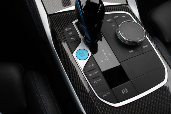 BMW i4 M50 High Executive 84 kWh / 360Camera / Head-up / Leder / Harman Kardon / Carbon intr.+extr. / 19'' / CarPlay / Stoelverwarming / Dodehoek / DAB / Cruise Control Adaptief