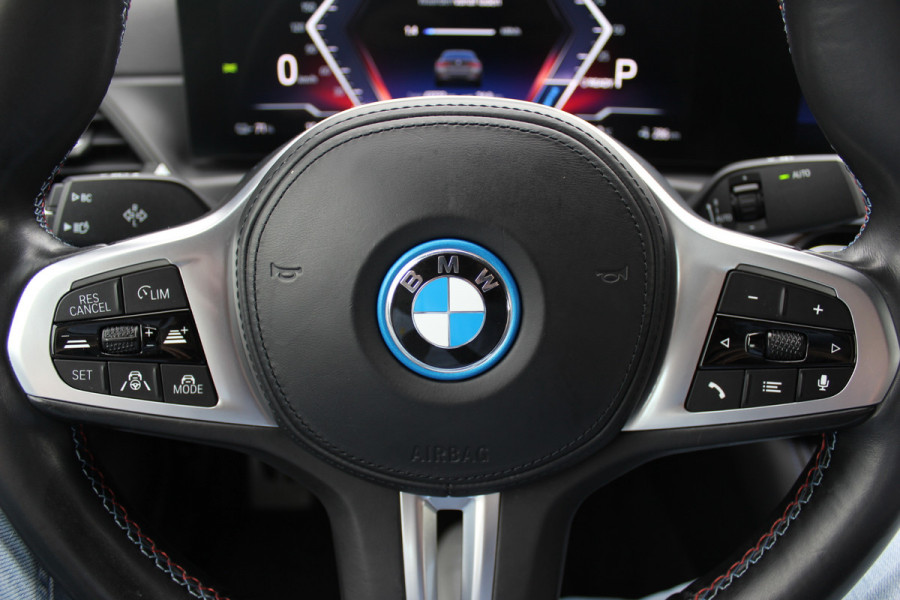 BMW i4 M50 High Executive 84 kWh / 360Camera / Head-up / Leder / Harman Kardon / Carbon intr.+extr. / 19'' / CarPlay / Stoelverwarming / Dodehoek / DAB / Cruise Control Adaptief