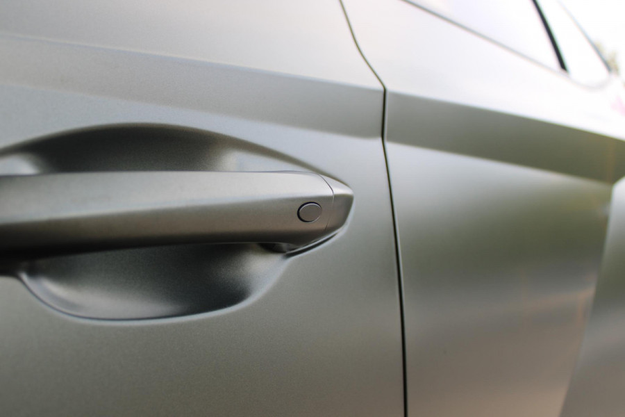 Hyundai Tucson 1.6 T-GDI PHEV 252PK 20TH ANNIVERSARY+SKY *NIEUW* | PANORAMISCH SCHUIF/KANTELDAK | STUUR / STOELVERWARMING | FULL LED KOPLAMPEN | HALF ALCANTARA / LEDER 20TH ANNIVERSARY DESIGN MET GROENE STIKSELS | NAVIGATIE | ADAPTIVE CRUISE CONTROL | DRAADLOOS APPLE CARPLAY / ANDROID AUTO | DRAADLOOS TELEFOONLADER | ELEKTRISCH BEDIENBARE ACHTERKLEP | DODEHOEK DETECTIE | 3 FASE CLIMATE CONTROL | KRELL PREMIUM AUDIO | 19"INCH 20TH ANNIVERSARY VELGEN | ZONWERING IN ACHTER PORTIEREN | PINE GREEN MATTE METALLIC LAK | DEURLIJSTEN MET LUXE AFWERKING | DAKRAILS ZWART |