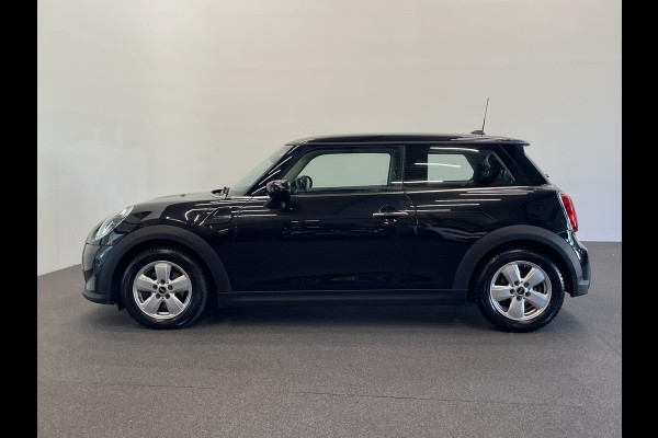 MINI Cooper 1.5 Business Edition 3-D LED Navi 8.8 inch Cruise DAB+ Airco Zwart Dak