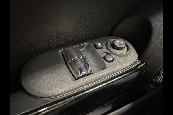 MINI Cooper 1.5 Business Edition 3-D LED Navi 8.8 inch Cruise DAB+ Airco Zwart Dak