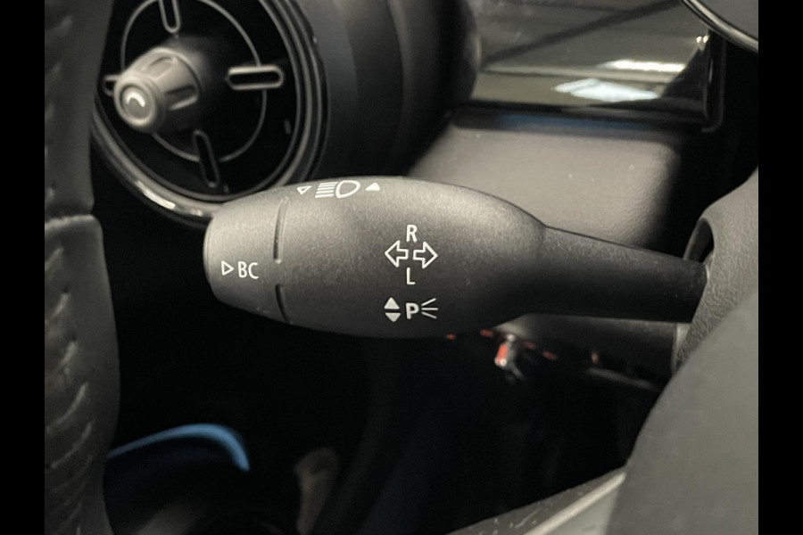 MINI Cooper 1.5 Business Edition 3-D LED Navi 8.8 inch Cruise DAB+ Airco Zwart Dak