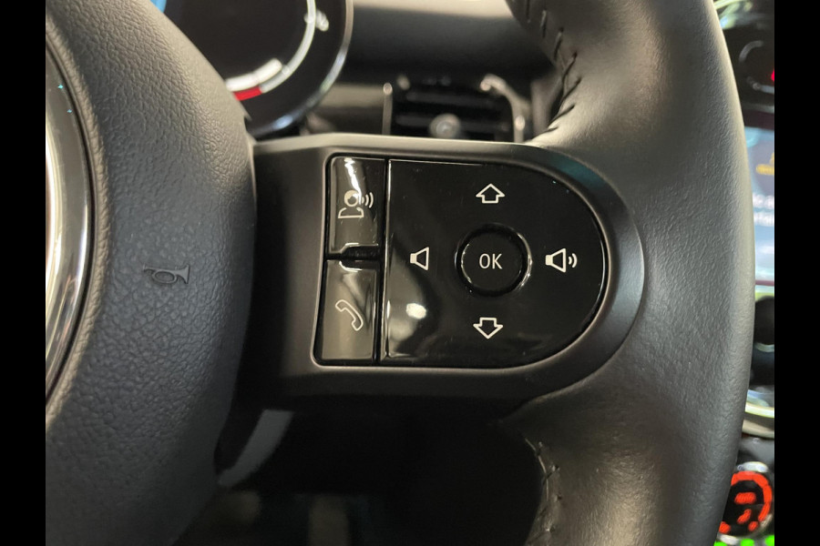 MINI Cooper 1.5 Business Edition 3-D LED Navi 8.8 inch Cruise DAB+ Airco Zwart Dak