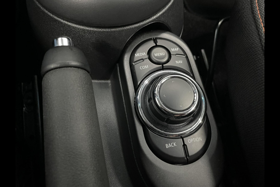 MINI Cooper 1.5 Business Edition 3-D LED Navi 8.8 inch Cruise DAB+ Airco Zwart Dak