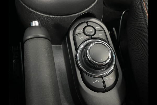 MINI Cooper 1.5 Business Edition 3-D LED Navi 8.8 inch Cruise DAB+ Airco Zwart Dak