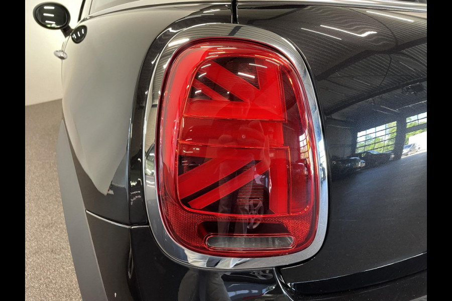 MINI Cooper 1.5 Business Edition 3-D LED Navi 8.8 inch Cruise DAB+ Airco Zwart Dak