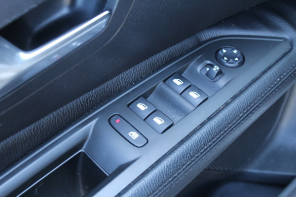 Peugeot 3008 1.2 PureTech 131pk Executive NL-Auto NAP