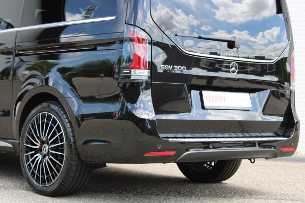 Mercedes-Benz Eqv 300 L2 / AMG / Luchtvering / 7-Persoons / 360 Camera / Vol Opties / NIEUWSTAAT