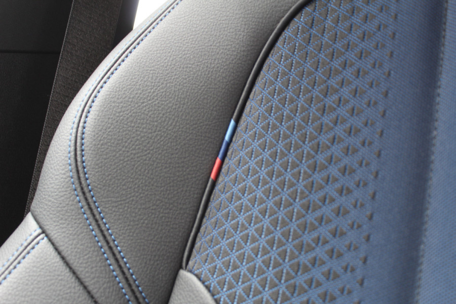 BMW 1-serie 118i Business Edition | M-Sport | Origin NL | Camera | Trekhaak | Navigatie