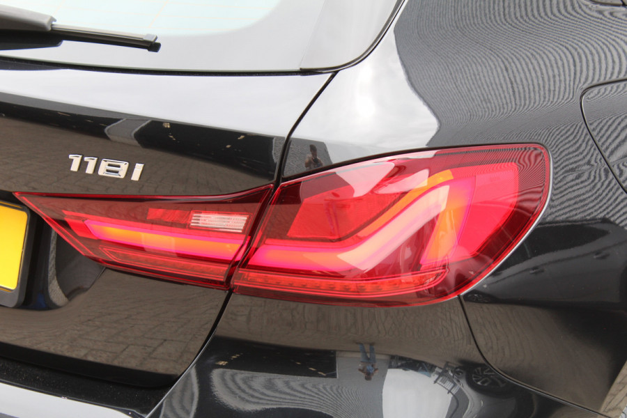 BMW 1-serie 118i Business Edition | M-Sport | Origin NL | Camera | Trekhaak | Navigatie