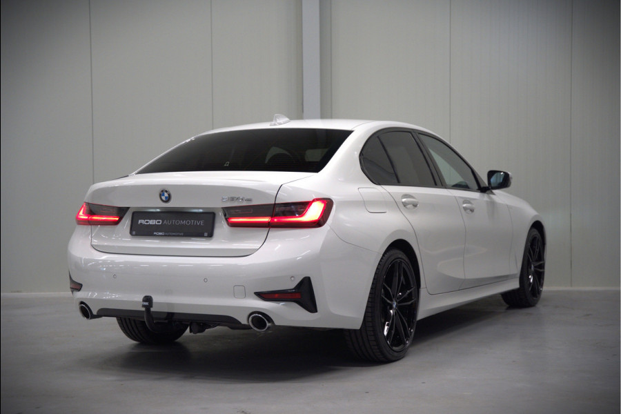 BMW 3-serie 330e eDrive Edition High Executive | Stoelverwarming | Navigatie | Apple Carplay | Parkeersensoren | Keyless | Cruise Control | LED | Leer | Trekhaak | Climate Control |