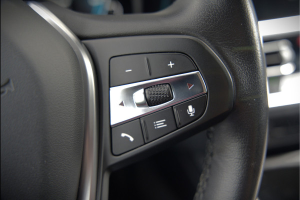BMW 3-serie 330e eDrive Edition High Executive | Stoelverwarming | Navigatie | Apple Carplay | Parkeersensoren | Keyless | Cruise Control | LED | Leer | Trekhaak | Climate Control |