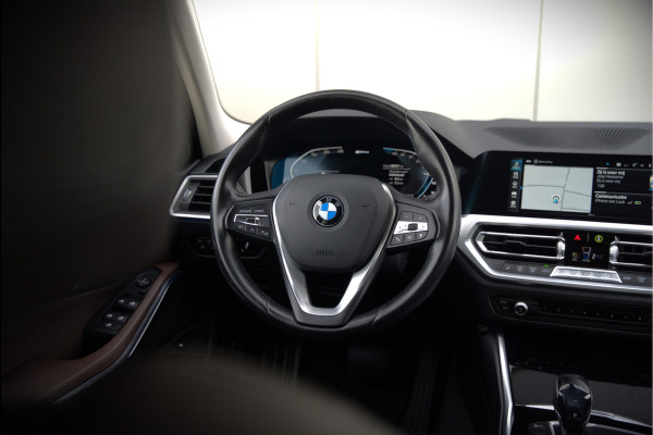 BMW 3-serie 330e eDrive Edition High Executive | Stoelverwarming | Navigatie | Apple Carplay | Parkeersensoren | Keyless | Cruise Control | LED | Leer | Trekhaak | Climate Control |