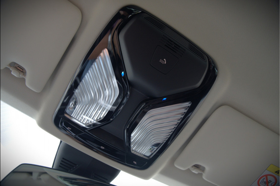 BMW 3-serie 330e eDrive Edition High Executive | Stoelverwarming | Navigatie | Apple Carplay | Parkeersensoren | Keyless | Cruise Control | LED | Leer | Trekhaak | Climate Control |