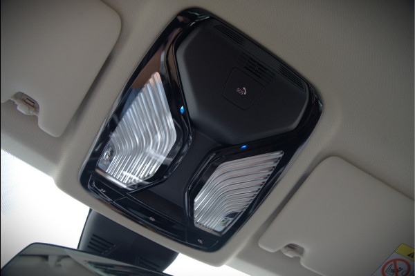 BMW 3-serie 330e eDrive Edition High Executive | Stoelverwarming | Navigatie | Apple Carplay | Parkeersensoren | Keyless | Cruise Control | LED | Leer | Trekhaak | Climate Control |