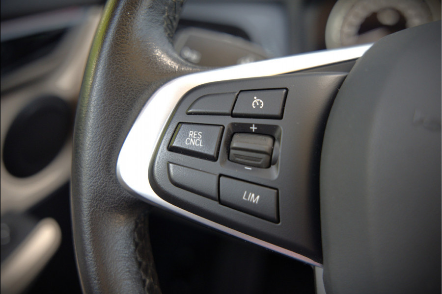 BMW 2 Serie Active Tourer 218i High Executive Luxury Line | Panoramadak | Stoelverwarming | Head-Up Display | Parkeersensoren | Navigatie | Trekhaak | Cruise Control | Climate Control | NAP