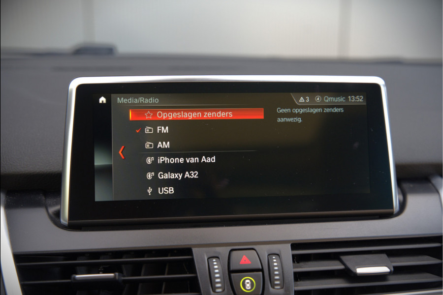 BMW 2 Serie Active Tourer 218i High Executive Luxury Line | Panoramadak | Stoelverwarming | Head-Up Display | Parkeersensoren | Navigatie | Trekhaak | Cruise Control | Climate Control | NAP