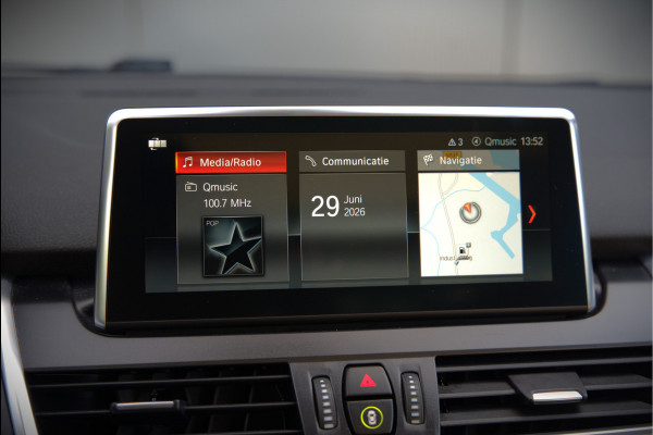BMW 2 Serie Active Tourer 218i High Executive Luxury Line | Panoramadak | Stoelverwarming | Head-Up Display | Parkeersensoren | Navigatie | Trekhaak | Cruise Control | Climate Control | NAP