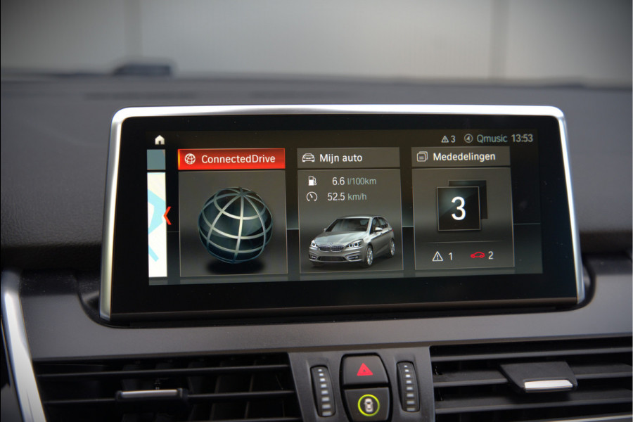 BMW 2 Serie Active Tourer 218i High Executive Luxury Line | Panoramadak | Stoelverwarming | Head-Up Display | Parkeersensoren | Navigatie | Trekhaak | Cruise Control | Climate Control | NAP