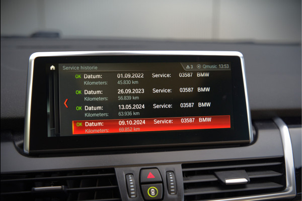 BMW 2 Serie Active Tourer 218i High Executive Luxury Line | Panoramadak | Stoelverwarming | Head-Up Display | Parkeersensoren | Navigatie | Trekhaak | Cruise Control | Climate Control | NAP
