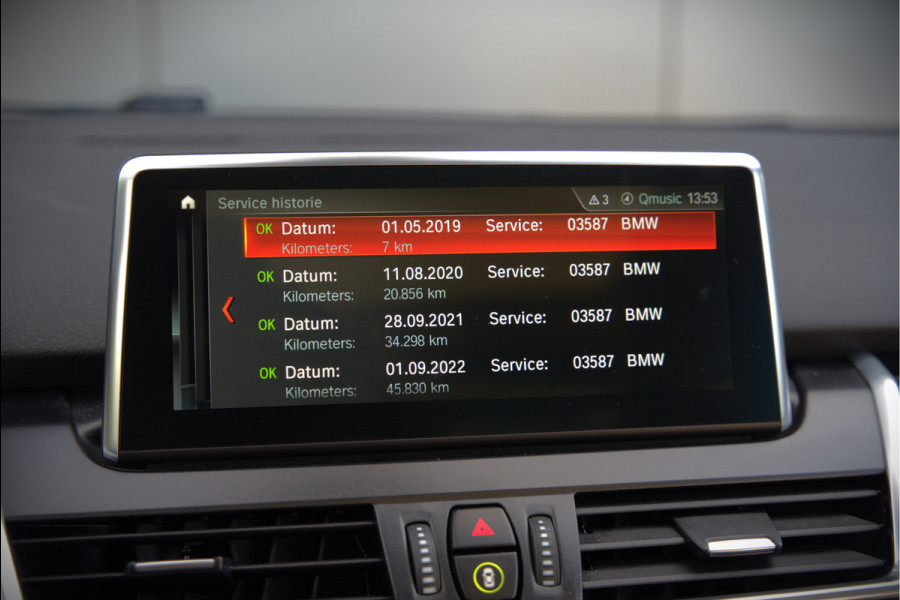 BMW 2 Serie Active Tourer 218i High Executive Luxury Line | Panoramadak | Stoelverwarming | Head-Up Display | Parkeersensoren | Navigatie | Trekhaak | Cruise Control | Climate Control | NAP