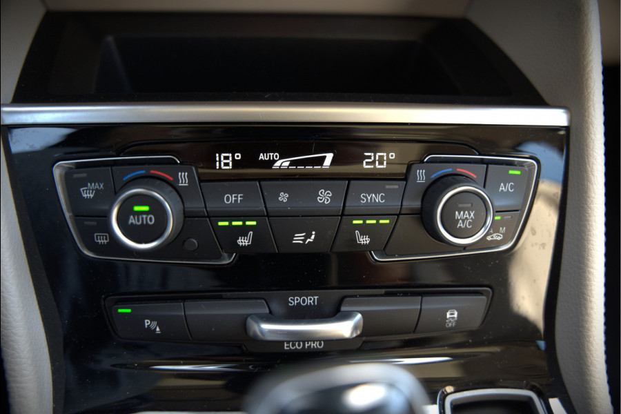 BMW 2 Serie Active Tourer 218i High Executive Luxury Line | Panoramadak | Stoelverwarming | Head-Up Display | Parkeersensoren | Navigatie | Trekhaak | Cruise Control | Climate Control | NAP