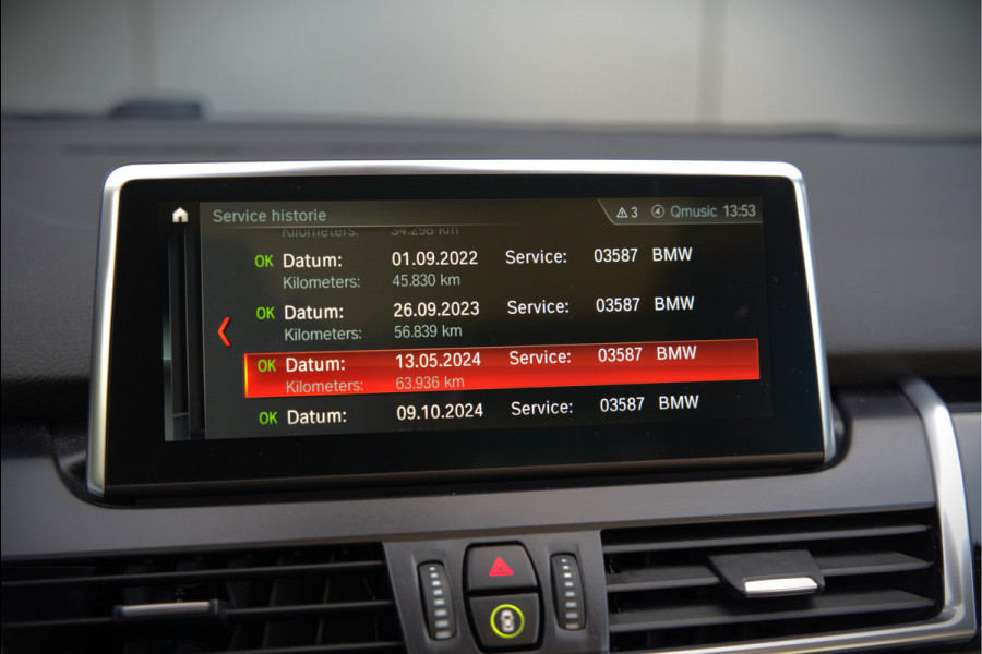 BMW 2 Serie Active Tourer 218i High Executive Luxury Line | Panoramadak | Stoelverwarming | Head-Up Display | Parkeersensoren | Navigatie | Trekhaak | Cruise Control | Climate Control | NAP