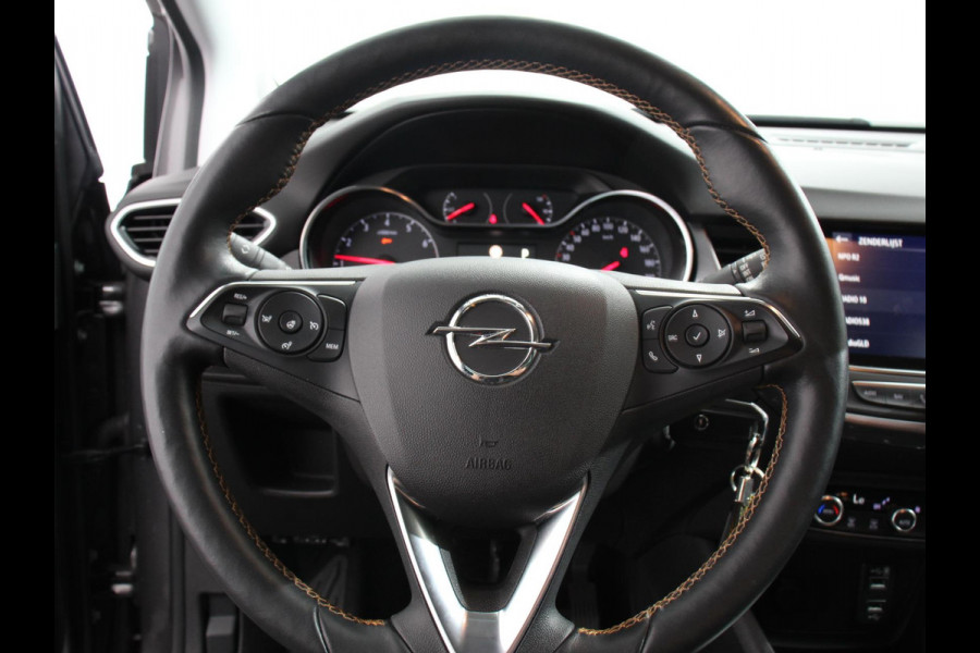 Opel Crossland X 1.2 Turbo Innovation Climate control Cruise control Lichtmetalen velgen Navigatie Apple Carplay/ Android Auto Parkeersensoren Camera Trekhaak Stoelverwarming