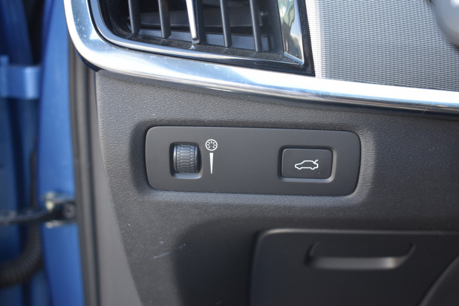 Volvo S90 D3 150PK Automaat R-Design | BLIS | Adapt. Cruise. | Stoelverwarm. | PDC V+A | 19''