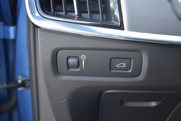 Volvo S90 D3 150PK Automaat R-Design | BLIS | Adapt. Cruise. | Stoelverwarm. | PDC V+A | 19''