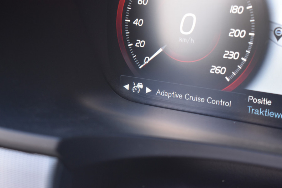 Volvo S90 D3 150PK Automaat R-Design | BLIS | Adapt. Cruise. | Stoelverwarm. | PDC V+A | 19''