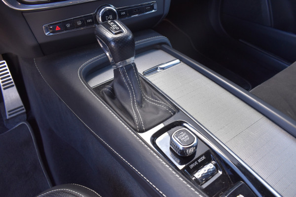 Volvo S90 D3 150PK Automaat R-Design | BLIS | Adapt. Cruise. | Stoelverwarm. | PDC V+A | 19''