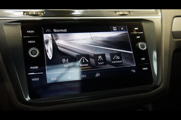 Volkswagen Tiguan 2.0 TSI 3x R-Line AUTOMAAT-360 CAM-ACC-HUD-KEYLESS-LEDER-MEMORY-NAVIGATIE-PANORAMA-VIRTUEEL-TREKHAAK