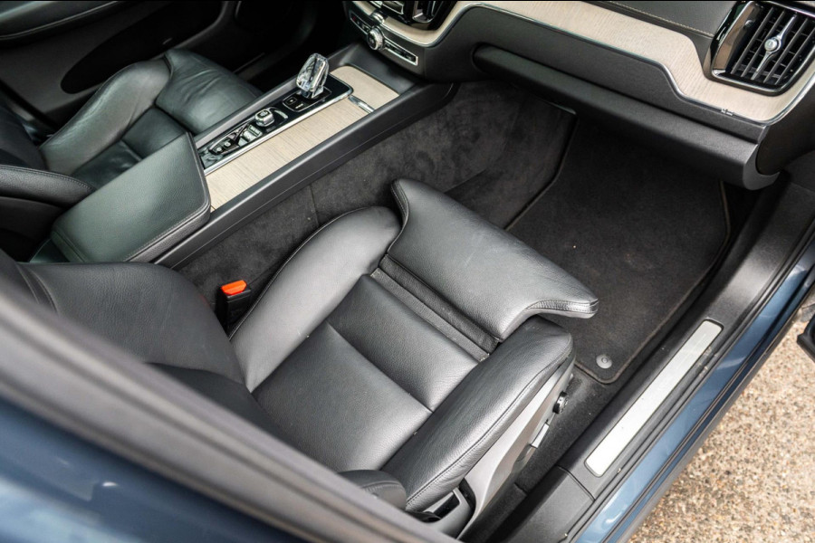 Volvo XC60 2.0 Recharge T8 AWD Inscription SOH 100% I Panoramadak I Leder I Memory I Comfortstoelen I Camera I Led I autopilot I