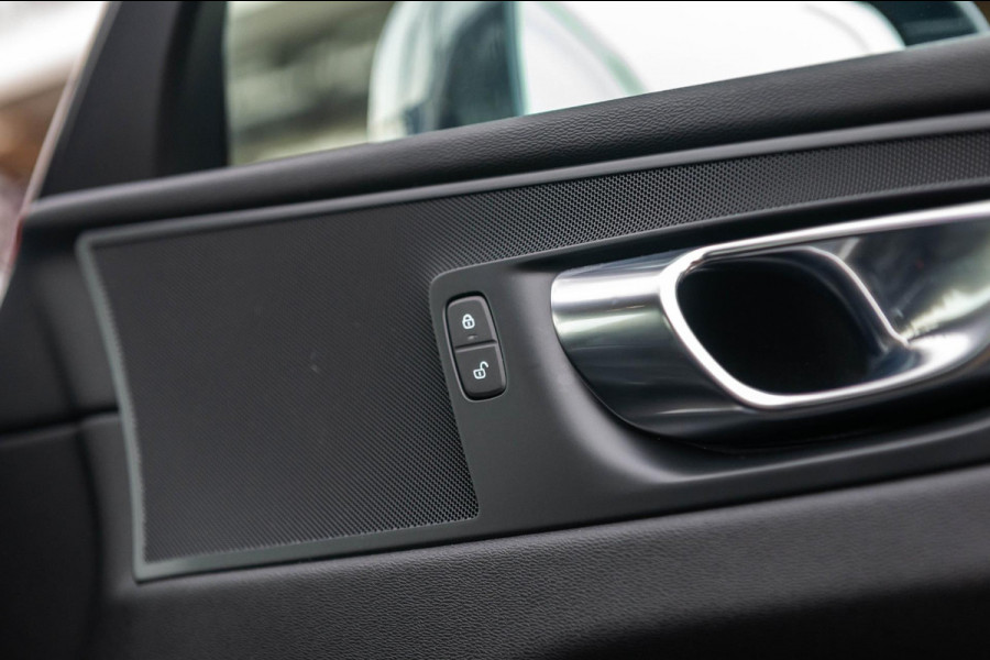 Volvo XC60 2.0 Recharge T8 AWD Inscription SOH 100% I Panoramadak I Leder I Memory I Comfortstoelen I Camera I Led I autopilot I
