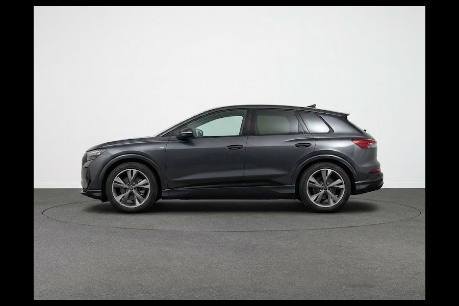 Audi Q4 e-tron S edition 82 kWh 286 pk | Techniekpakket plus | Winterpakket | Trekhaak | Optiekpakket zwart-glanzend |