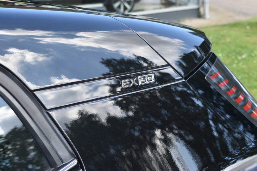 Volvo EX30 Extended Range 272PK Plus 69 kWh | Trekhaak | BLIS | Camera Achter | H&K | PDC V+A | Stoel/Stuur verwarm. |
