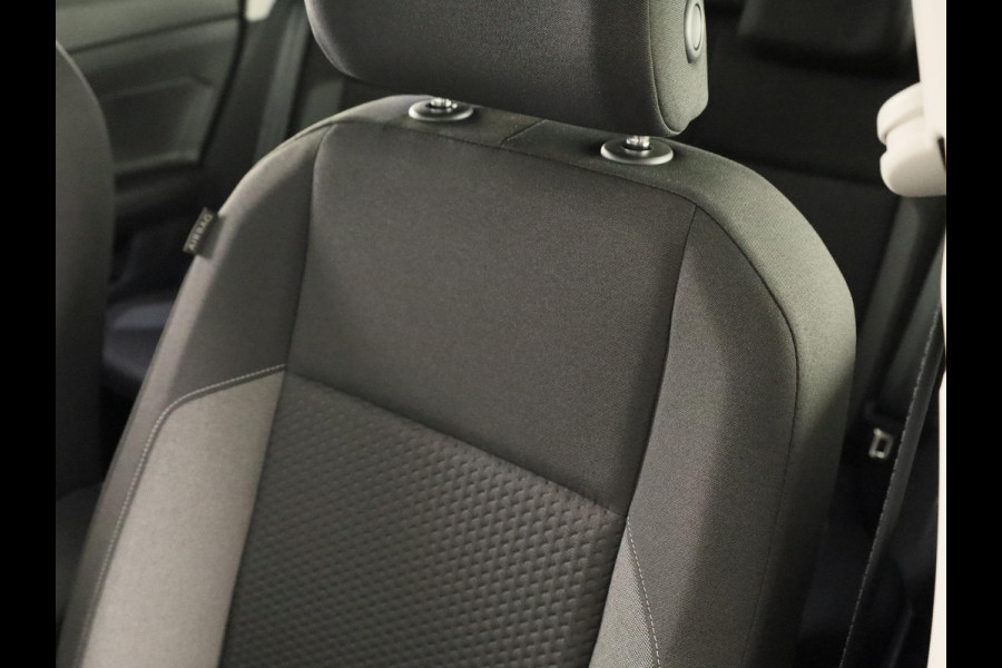 Volkswagen Taigo Life Edition 1.0 TSI 95 PK 5 versn. Hand | Climatronic | Trekhaak | Stoelverwarming | Camera |
