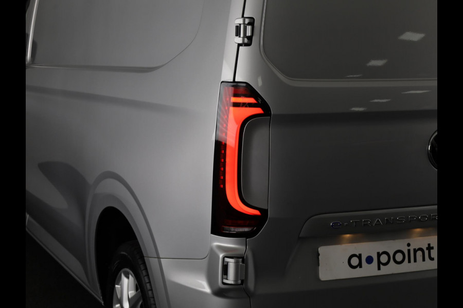 Volkswagen E-Transporter 34 L2H1 Bulli 64 kWh | Trekhaak wegklapbaar | Vloerplaat + wandpanelen | Camera |