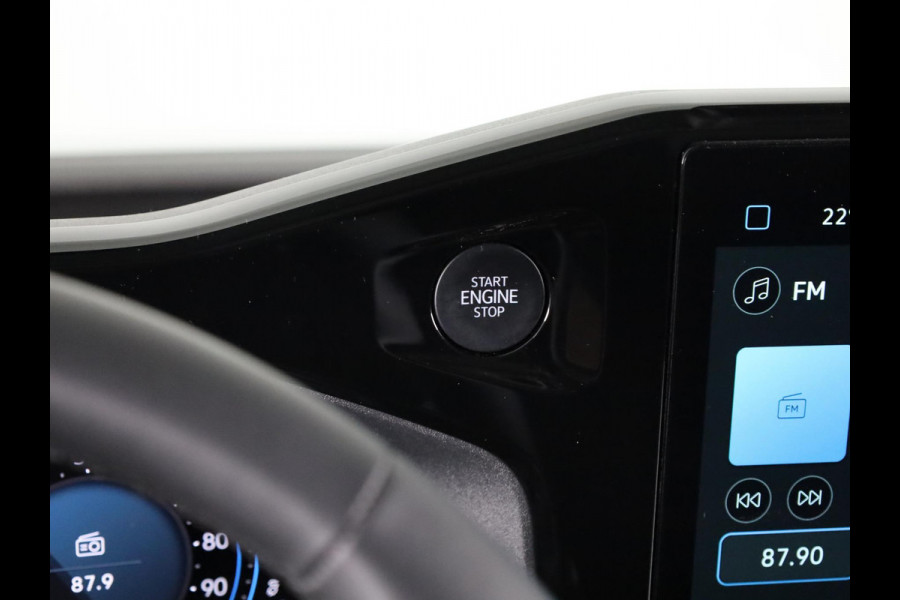 Volkswagen E-Transporter 34 L2H1 Bulli 64 kWh | Trekhaak wegklapbaar | Vloerplaat + wandpanelen | Camera |