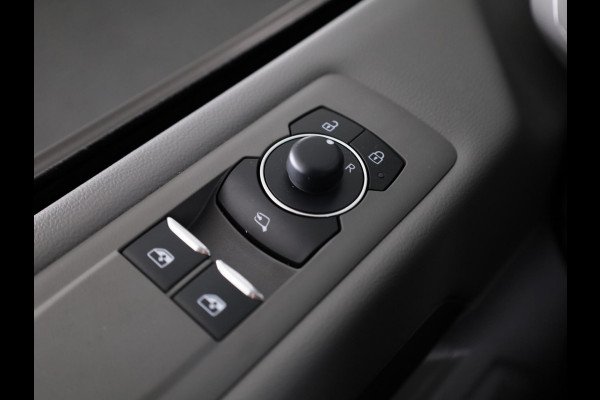 Volkswagen E-Transporter 34 L2H1 Bulli 64 kWh | Trekhaak wegklapbaar | Vloerplaat + wandpanelen | Camera |