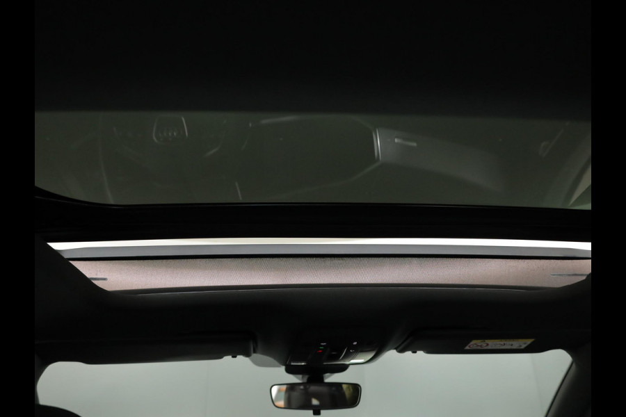 Audi Q3 Sportback 45 TFSI e S Edition 245 pk S-tronic | Navigatie | Panoramadak | Parkeersensoren | Achteruitrijcamera | Adaptieve cruise control | Lichtmetalen velgen 20" | S-line interieur
