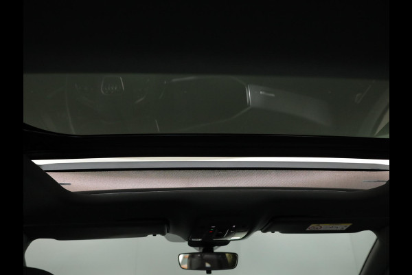 Audi Q3 Sportback 45 TFSI e S Edition 245 pk S-tronic | Navigatie | Panoramadak | Parkeersensoren | Achteruitrijcamera | Adaptieve cruise control | Lichtmetalen velgen 20" | S-line interieur